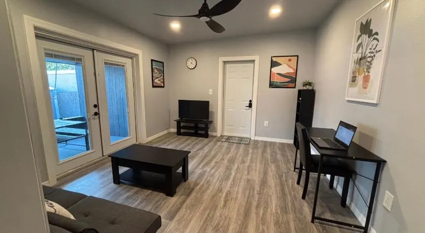 Cozy cove stay - Image 1