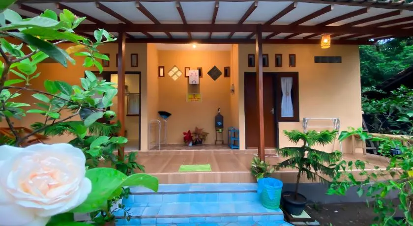 Nitha Homestay Near Train Station - Image 1