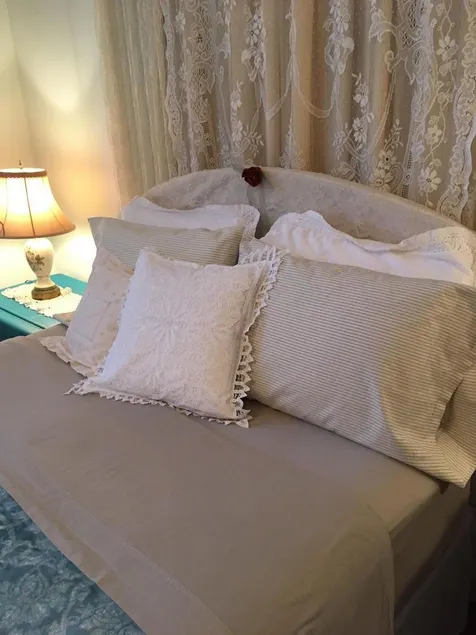 Violet Rose Bed & Breakfast - Image 1