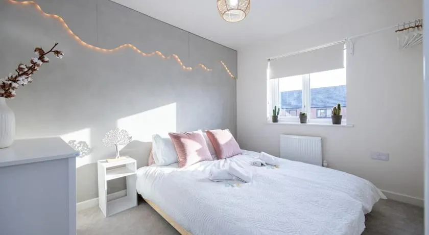 Trox Home - Cosy Vibes - FREE Parking - Zero Fuss - Image 1