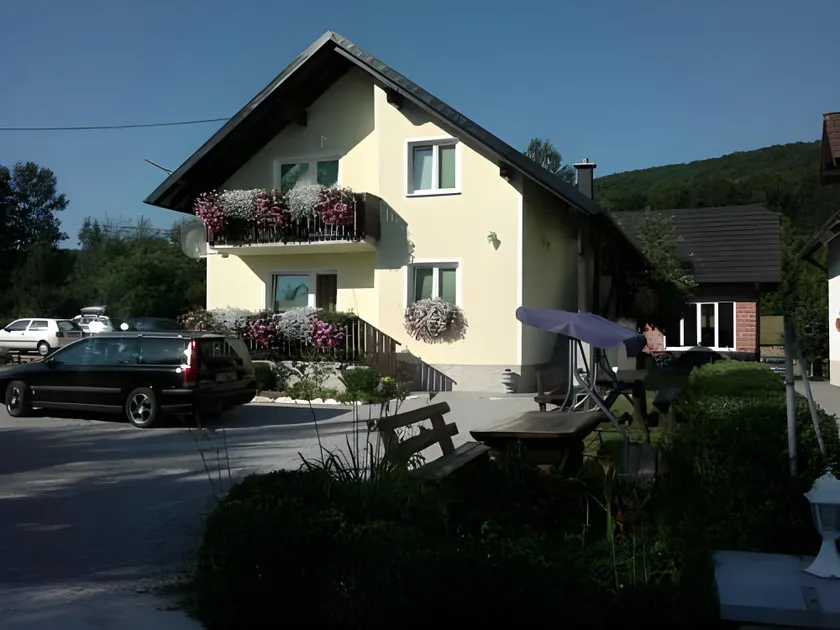 House Kajfes - Image 1