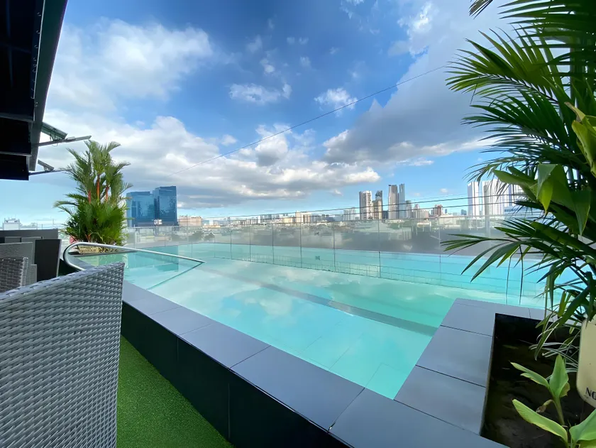 Jade Hotel and Suites - Image 1