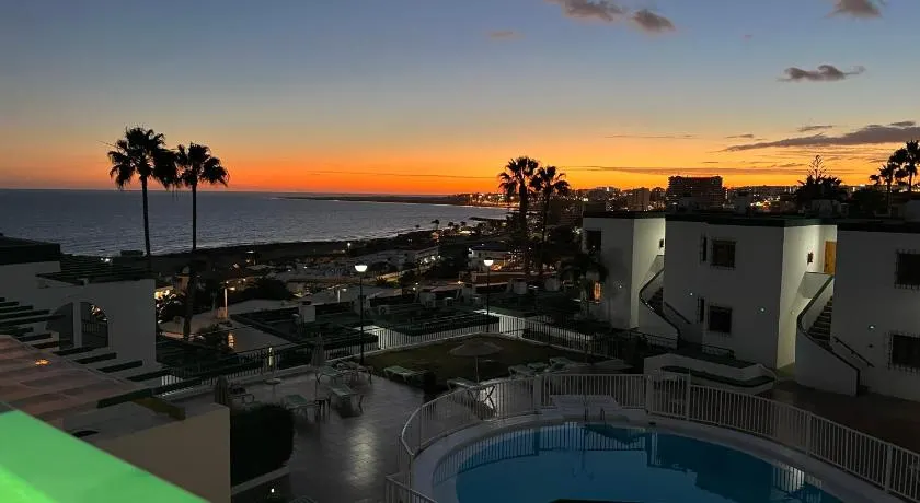 SEA VIEW 2BR TOPLOCTAION Heated pool 5 min to beach - Image 1