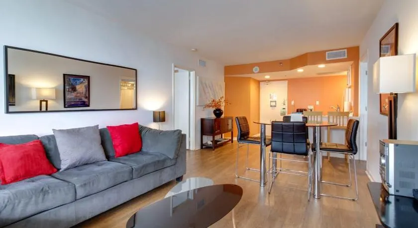Condo en bord de mer avec piscine et accès direct à la plage! - Image 1