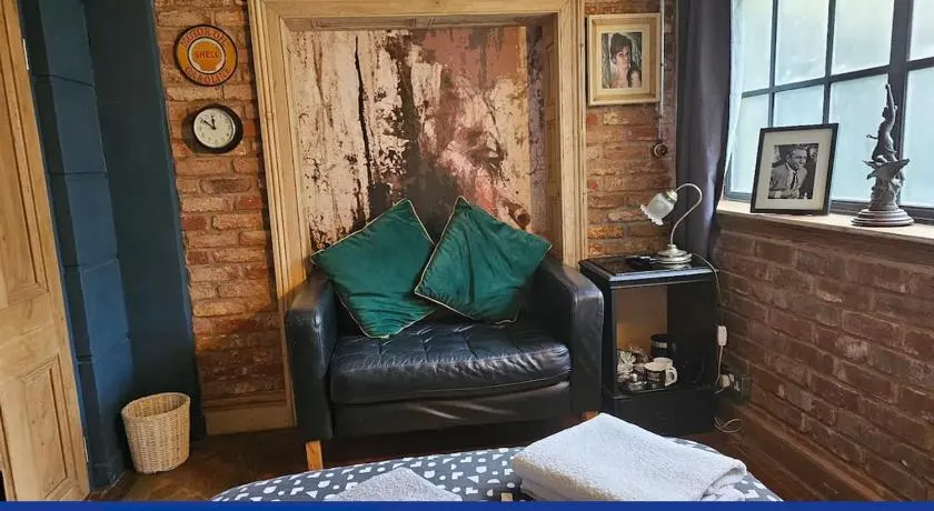 City Centre Stylish Hideaway - Image 1