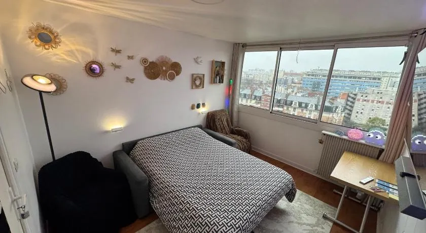Private room in a shared apartment - Metro 7 and Tramway T3a - Image 1