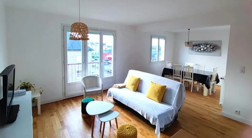 Appartement 76m2 lumineux centre ville garage privé 3ieme étage sans ascenseur - Image 1