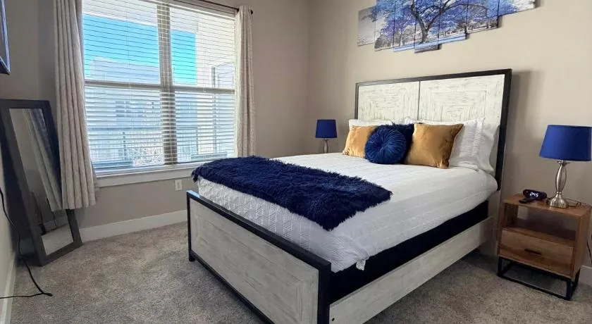 POOL VIEW! Near Dallas Love Field! Medical District! Downtown Dallas! - Image 1