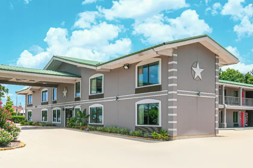Scottish Inns & Suites Shenandoah Woodlands Mall - Image 1