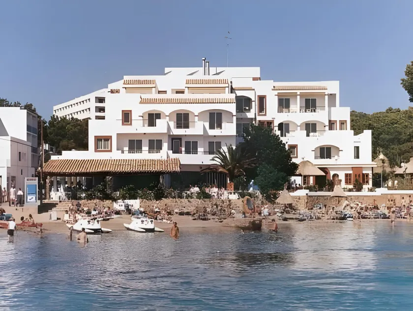 Apartamentos Playa Es Cana - Image 1