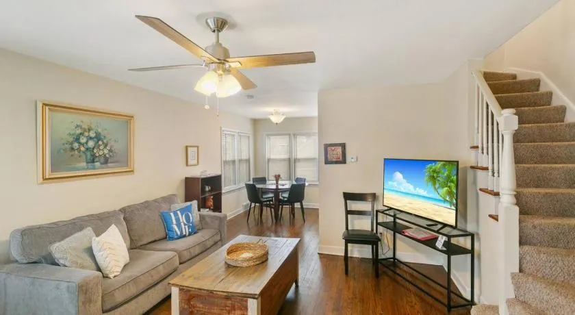 Downtown Libertyville Duplex Near Naval Base - Image 1