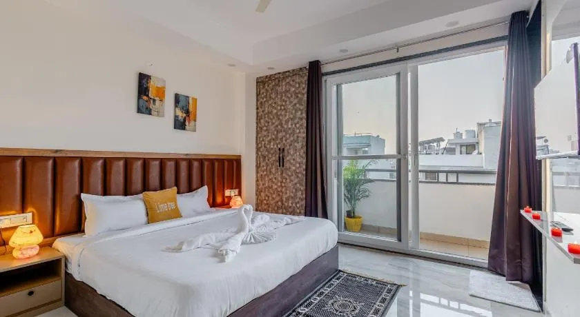 Lime Tree Luxury 2BHK Serviced Apartment Near Artemis Hospital Gurgaon - Image 1