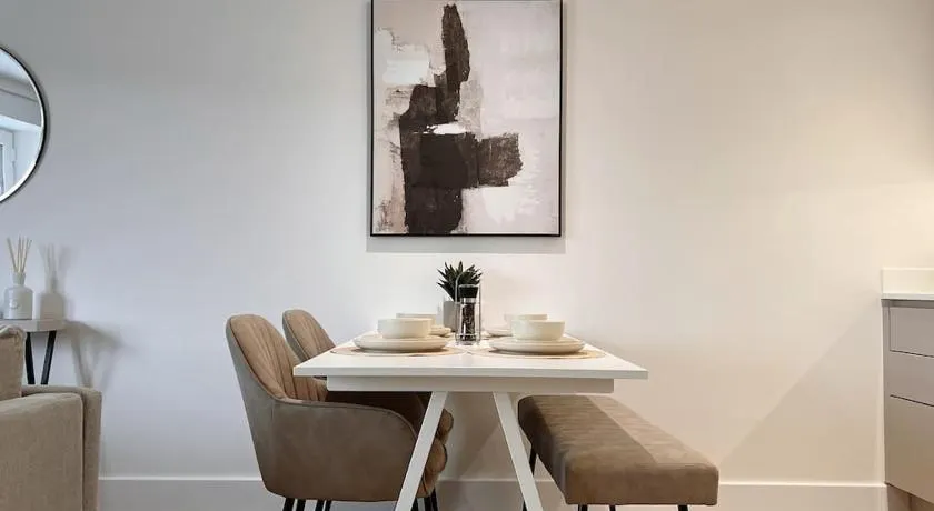 No29, Luxury Apartment near Bicester Village - Image 1