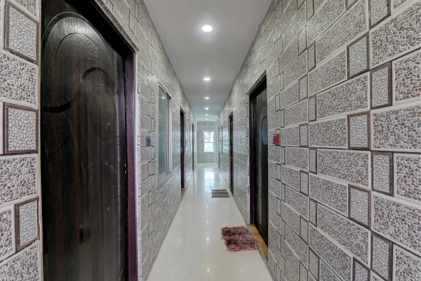 Hotel O by OYO Diamond Palace - Image 1