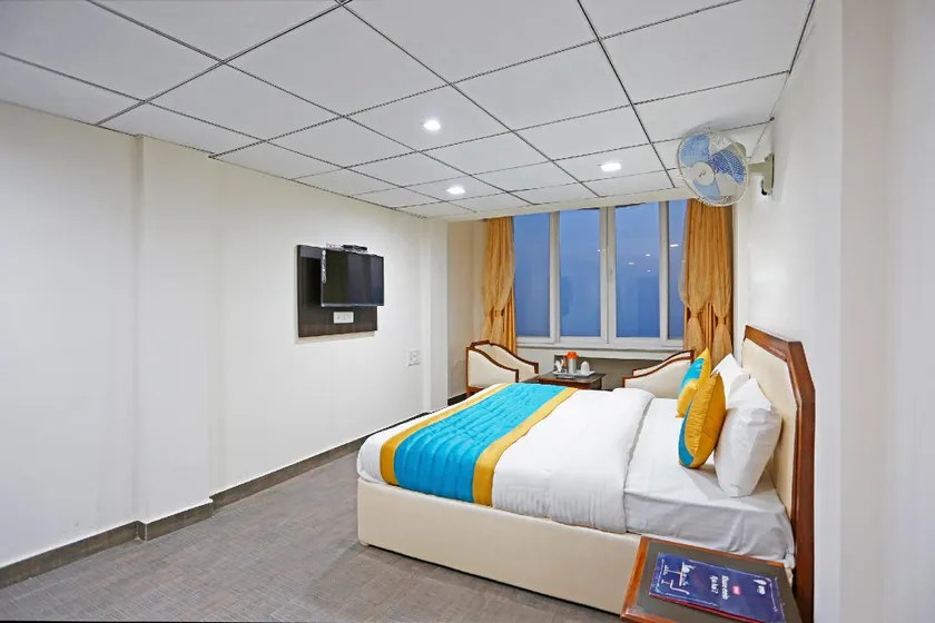 OYO 8989 Hotel Raj - Image 1