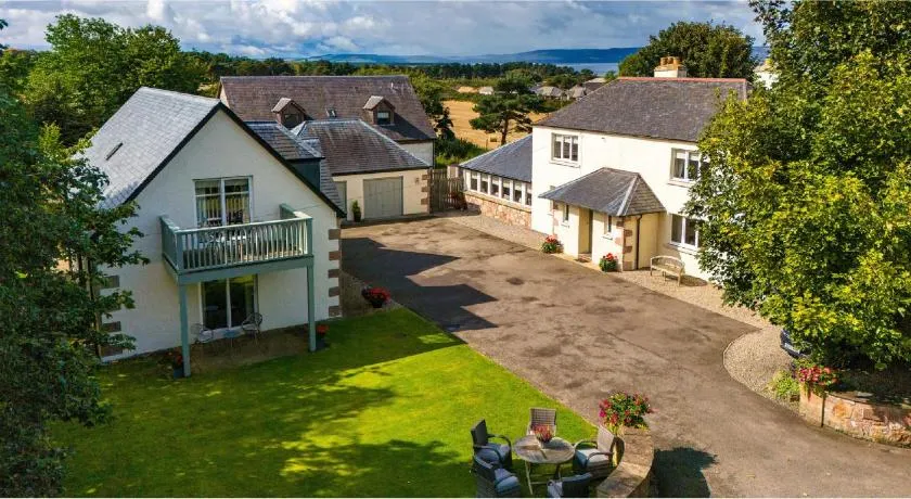 Sandown House - Image 1