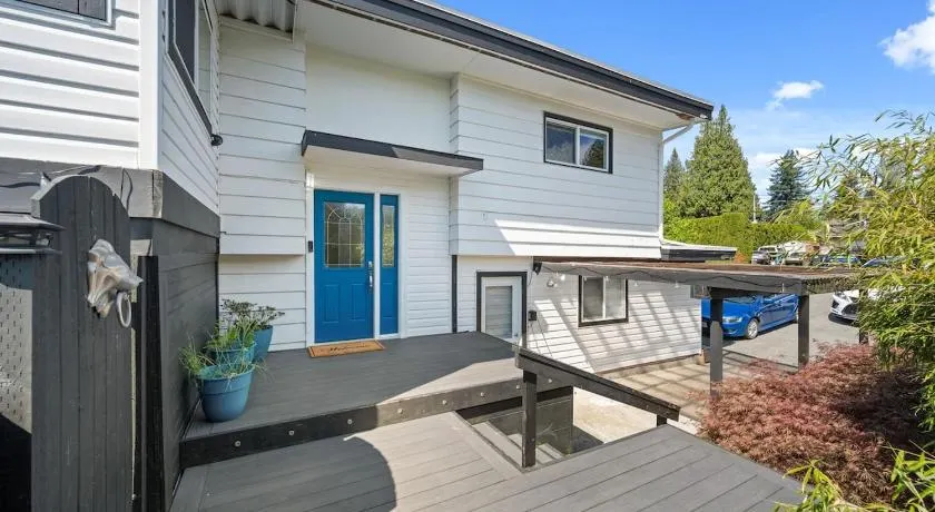 Luxury 3BR Retreat, Hot Tub, Fire Pit, 4 Beds - Image 1