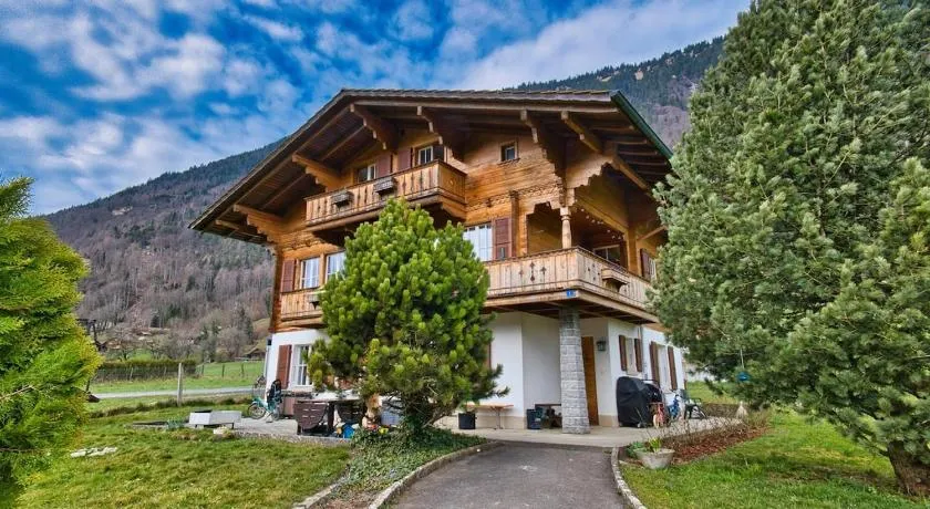 Kiwi Chalet - Mountain Views & Cozy NZ Vibes - Image 1