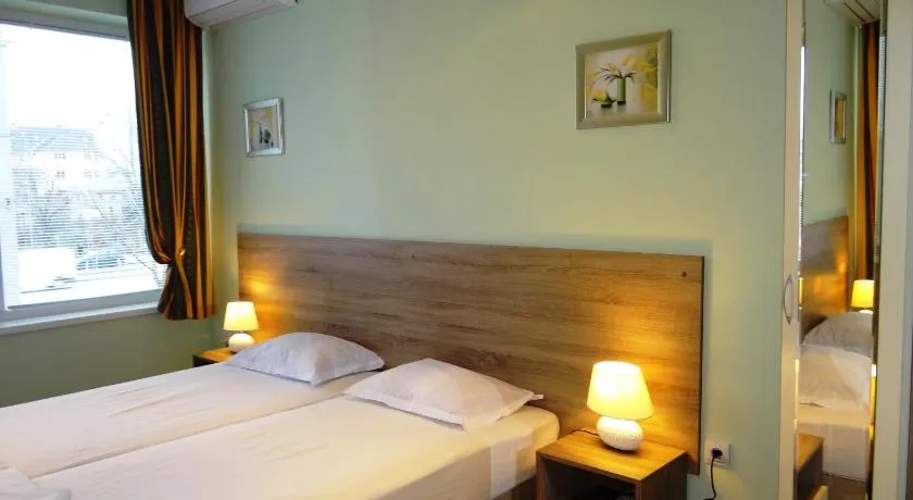 Guest Rooms Kom - Image 1