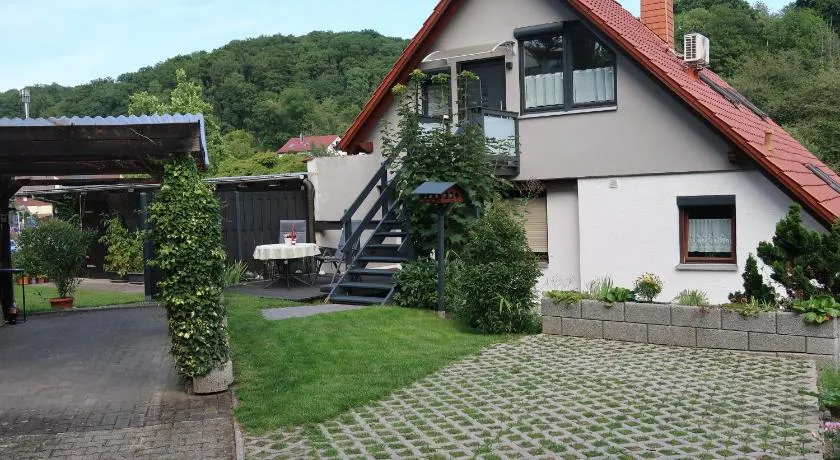 Kleine, gemütliche Dachgeschosswohnung - Image 1