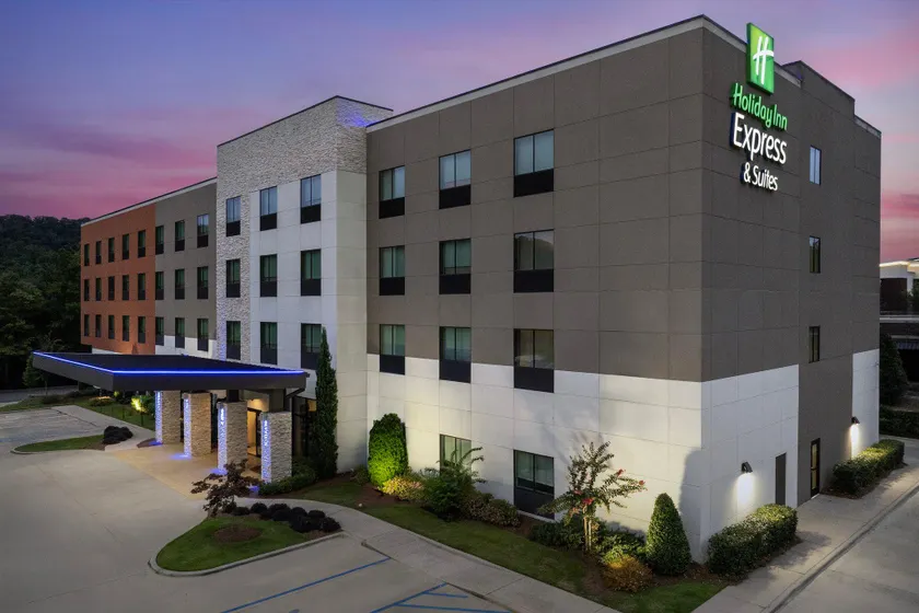 Holiday Inn Express and Suites Birmingham - Homewood By IHG - Image 1