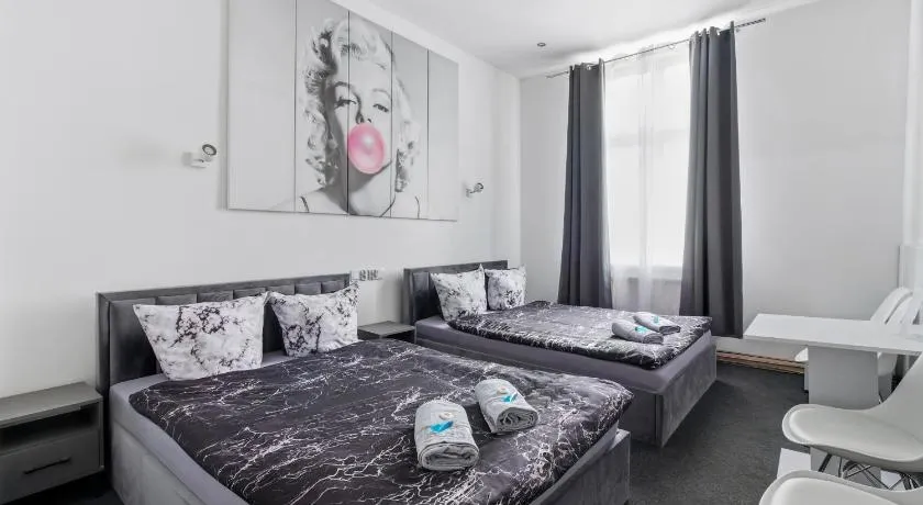70s Guest room - Image 1