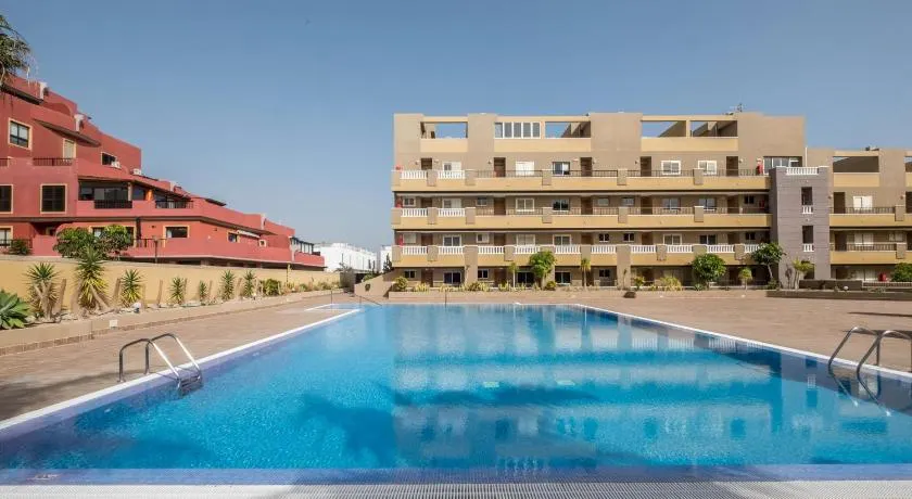 Apartamento vacacional \"Apartamento en el Médano\" cerca de la playa con Wi-Fi y piscina compartida - Image 1