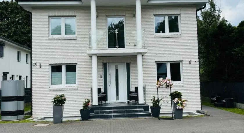 Modern living in Hamburg-Wandsbek SELF CHECK-IN 2x Schlafzimmer 1x Schlafsofa - Image 1