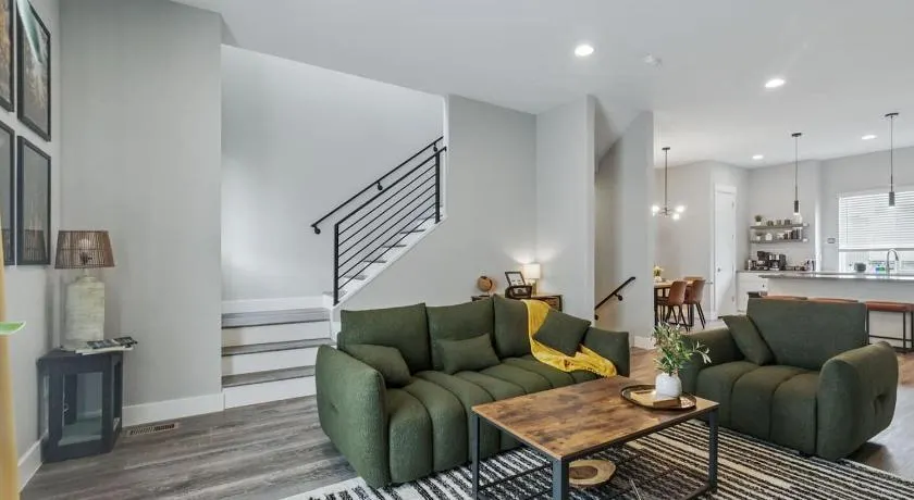 3BR w King Bed, Sauna, Parking-6 Min to Olde Town - Image 1