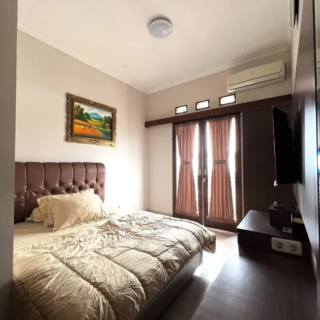 Hens Guesthouse Syariah - Image 1