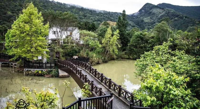 Wan Lake Coffee Villa - Image 1
