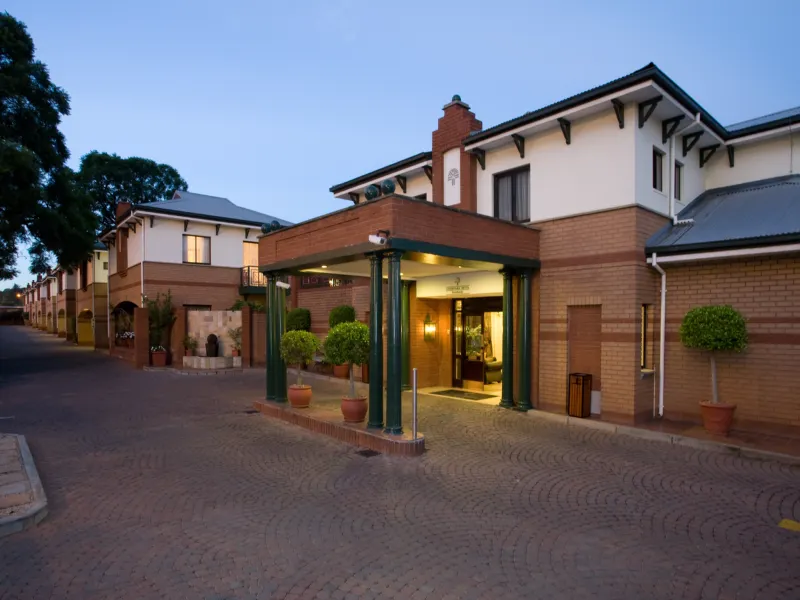 Courtyard Hotel Rosebank - Image 1