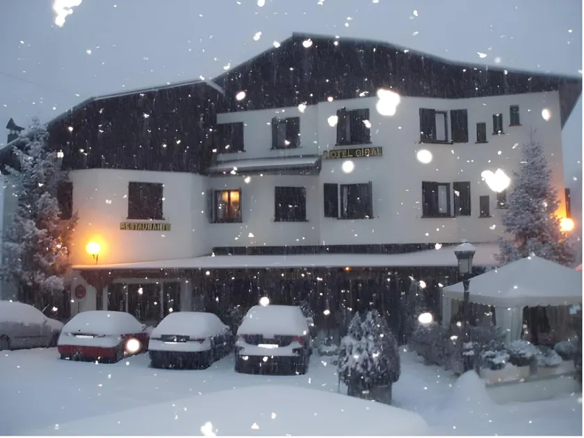 Hotel Giral - Image 1
