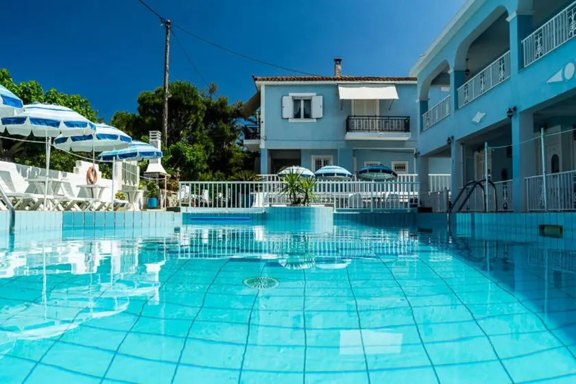 Anna's Studios & Apartments - Image 1