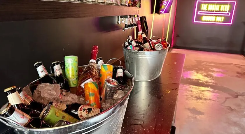 The Social Club - The Ultimate Experience - Sleeps 20 With Own Private Club - Image 1