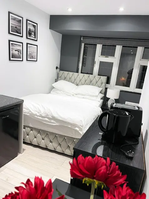 Quiet Double Room | Ideal for Long Stays | Harrow - Image 1