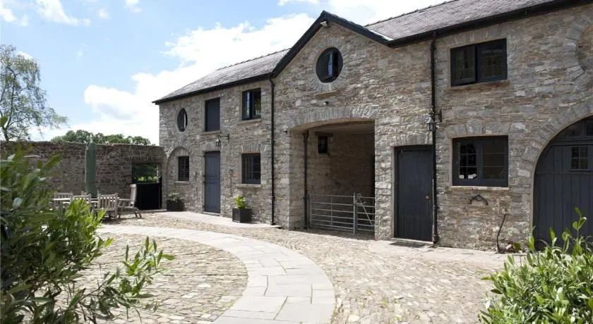 The Stable Loft, Llwynhelig Manor - Image 1