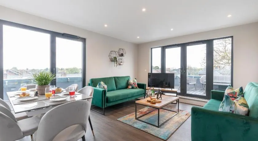 Elliot Oliver - Stunning Three Bedroom Penthouse With Large Terrace & Parking - Image 1