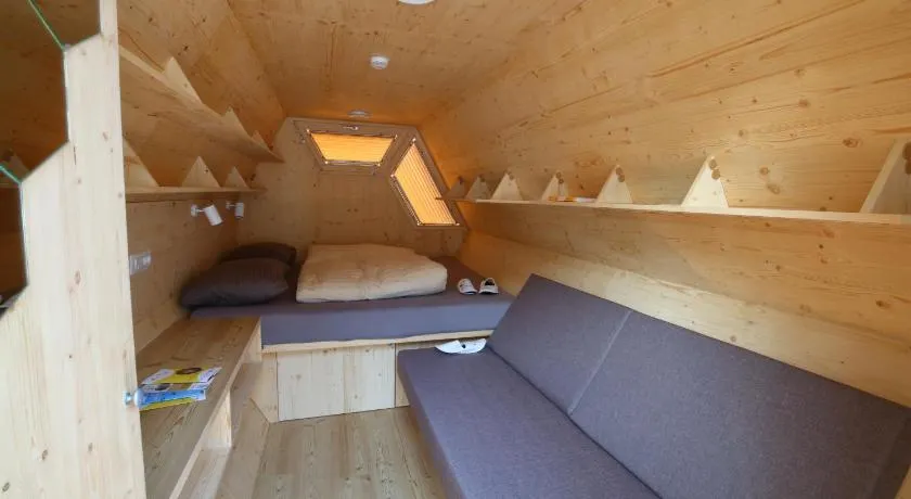 Honeybee Hostel - Hiša kranjske čebele - Image 1