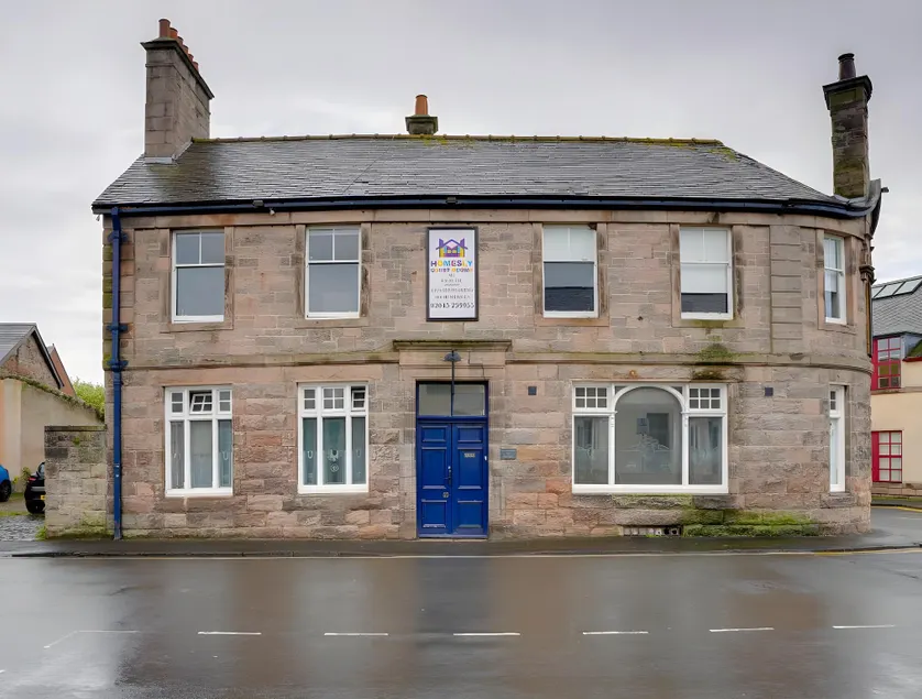 Homesly Guest Rooms, Comfortable En-suite Guest Rooms with Free Parking and Self Check-in - Image 1