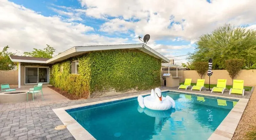 Sunhaven - Private Heated Pool - Walk to Old Town - Image 1