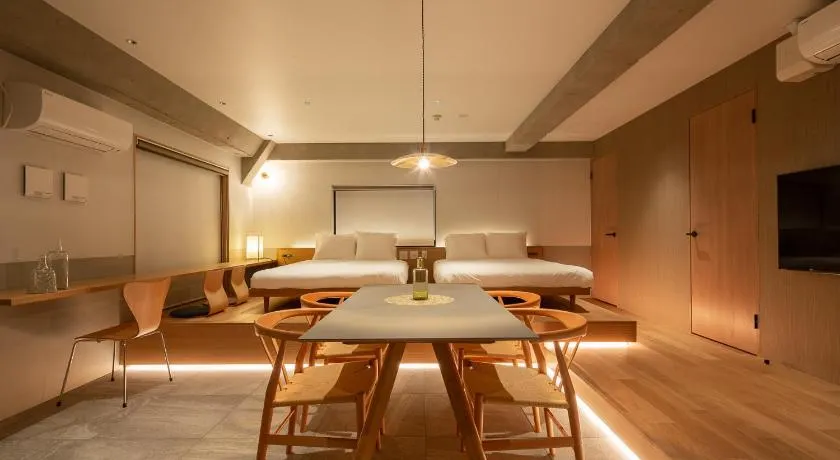 M/W HOTEL - Image 1