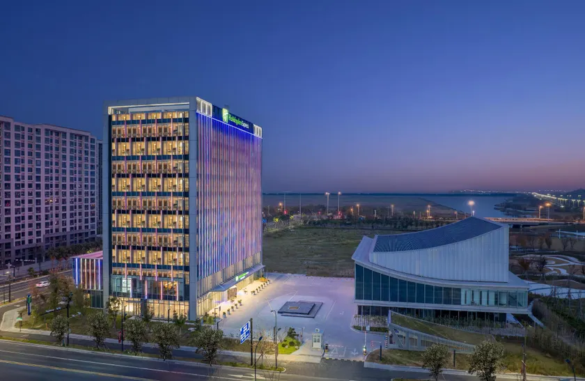 Holiday Inn Express Taizhou Toumen Port by IHG - Image 1
