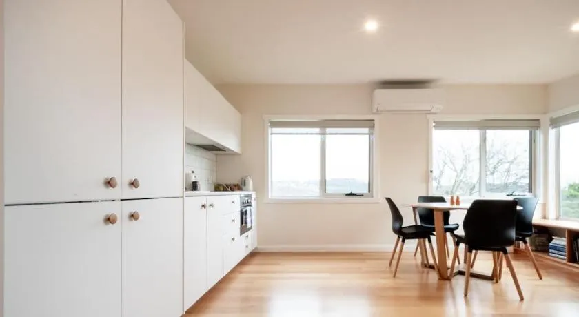 Modern Self Contained Unit Views Parking and WiFi - Image 1