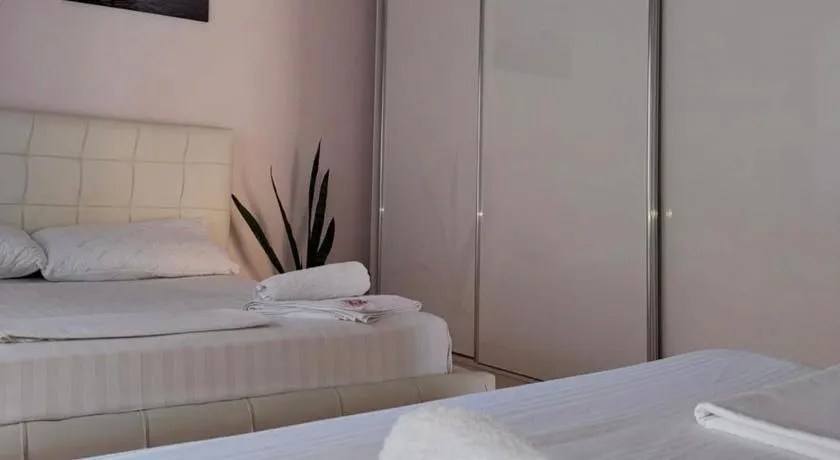 Roel's Guest House 1 - Image 1