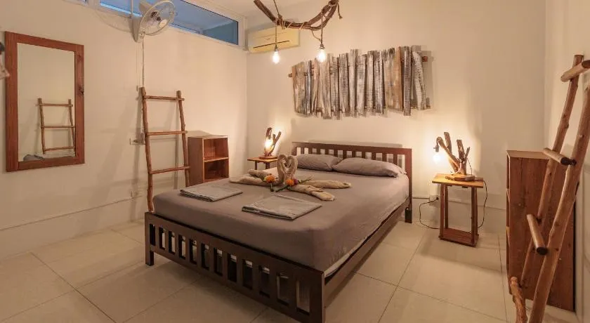 House Of Happiness Hostel With Rooftop 7 min by walk from Pier - Image 1