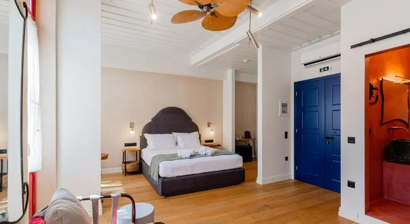 Danae Hotel - Image 1