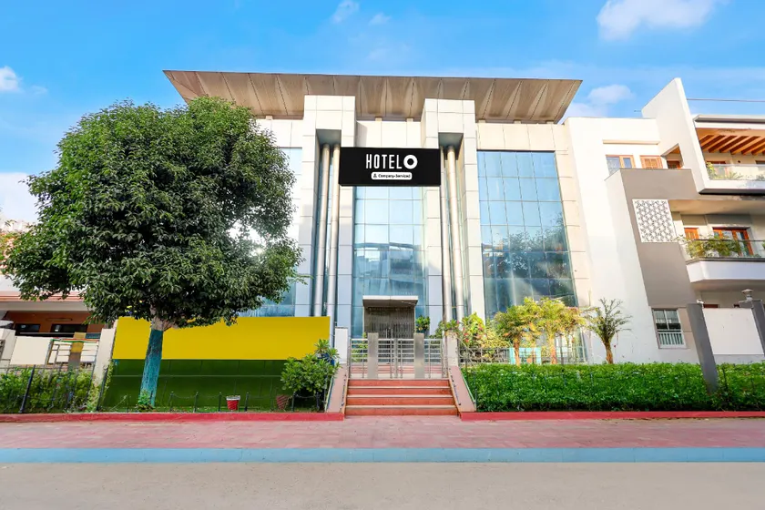 Super Hotel O Vineet Khand Gomti Nagar Formally Raas Inn - Image 1