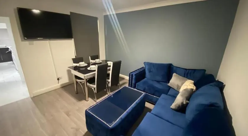 MBA COSY 4 bedroom house - Image 1