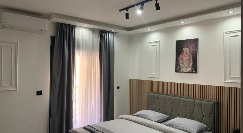 AD luxury - Image 1